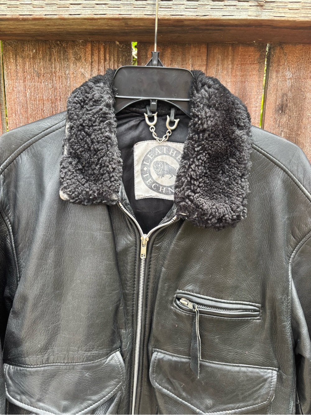 Leather jacket - Picture 2 of 4
